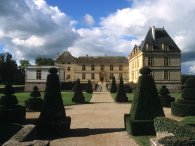 Arrivée dans la cour du château Arrivée dans la cour du château
