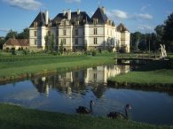 Le château, les douves et le parc Le château, les douves et le parc